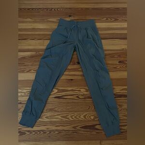 lululemon athletica women’s green joggers size 4